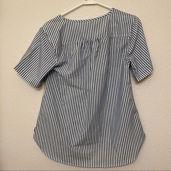 Eddie Bauer Short Sleeve vertical stripe blouse v neck  career coastal beach S - Picture 2 of 7
